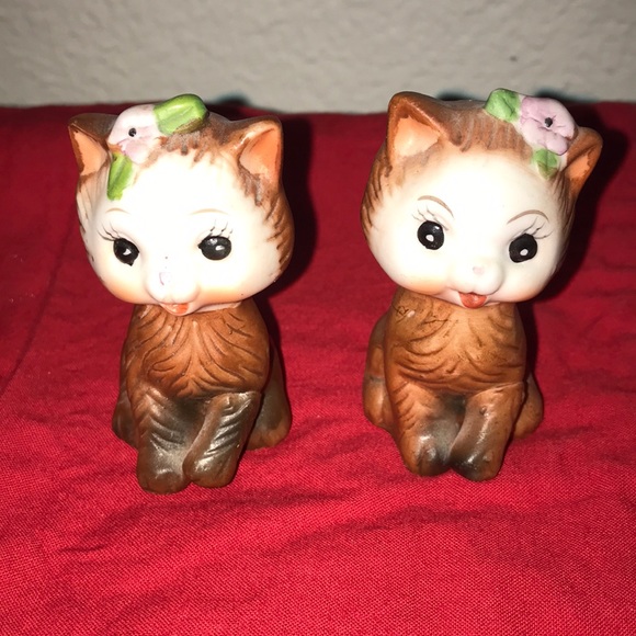 Korean Brown Cat Kitten with Flower Salt & Pepper Shakers Cute Matched Set - Picture 1 of 8
